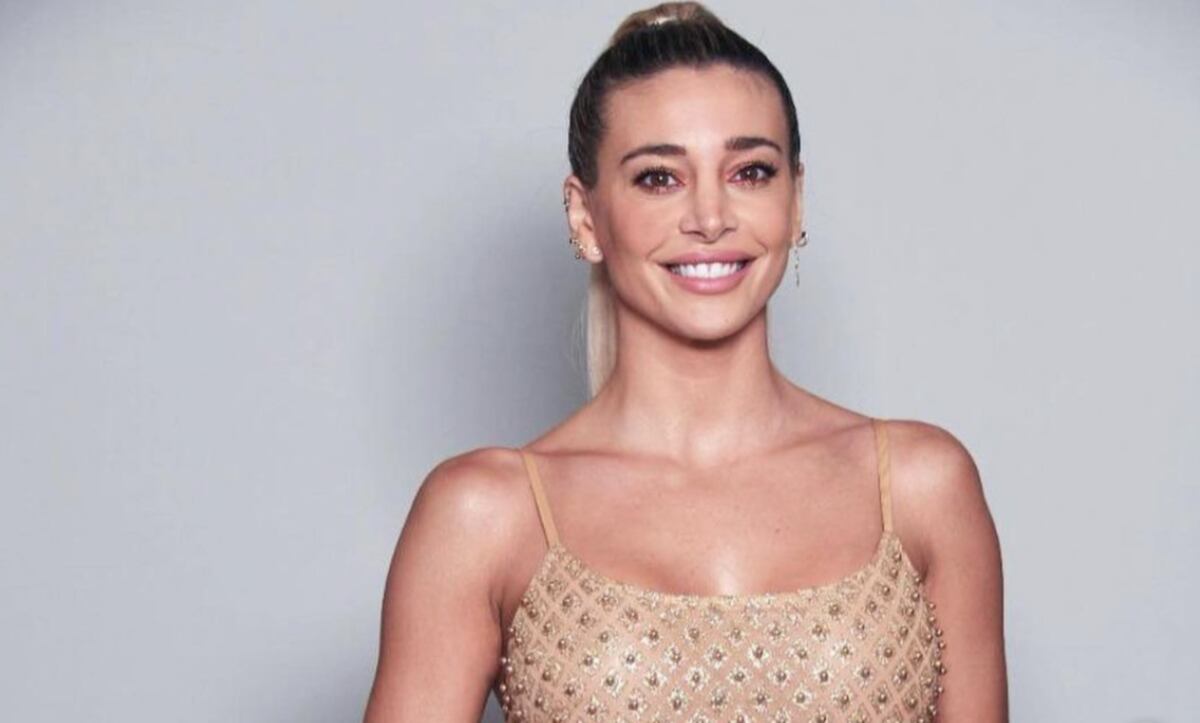 Top rojo fuego y pantalón engomado: el look de Sol Pérez para conducir el  noticiero | Vía Libre